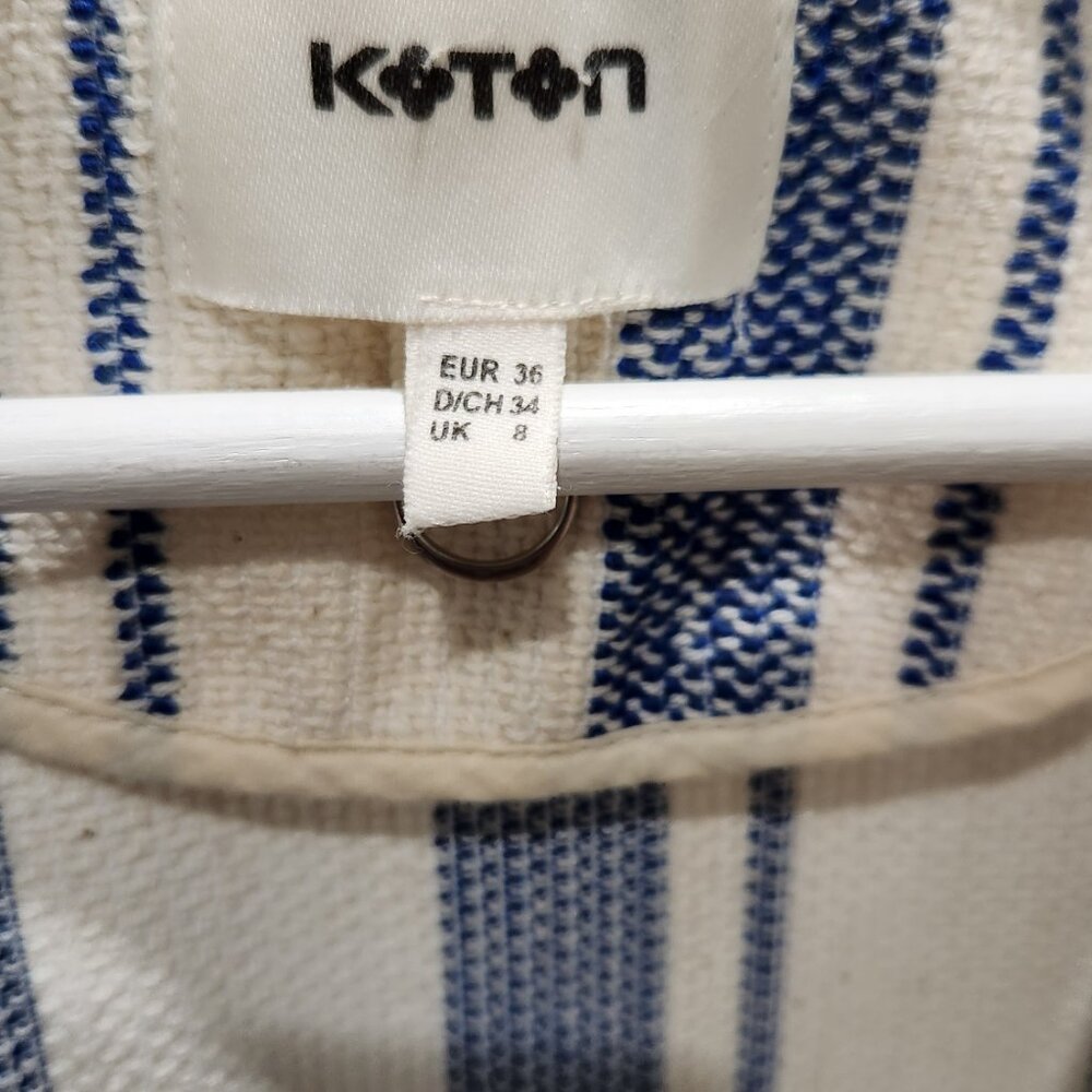 Woman stripped jacket - Picture 3 of 3